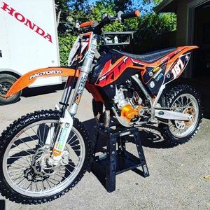 Meet your Posher, Max